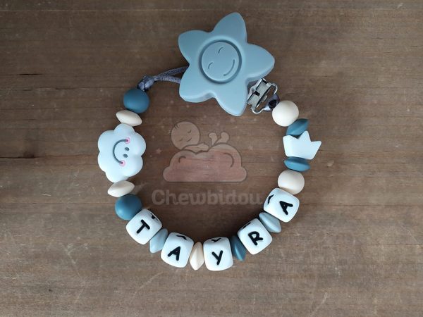 attache tétine en silicone personnalisée au prénom de Tayra avec nuage et couronne