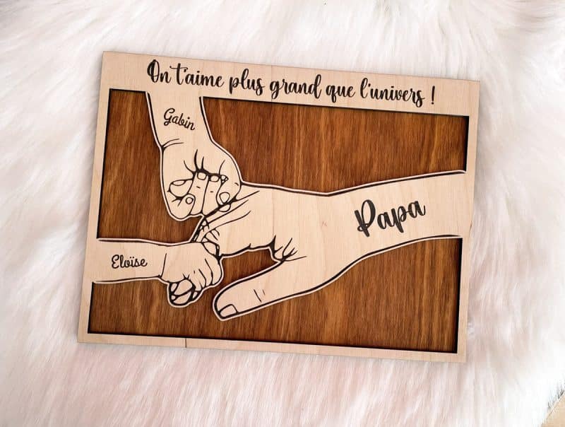 Cadre en bois personnalisé avec les mains et le prénoms des enfants